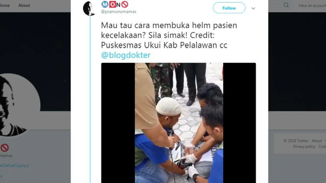 Begini Cara yang Benar Membuka Helm Korban Kecelakaan (Foto: Twitter)