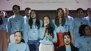 Pemeran memperkenalkan Home Sweet Loan The Musical saat peluncuran di Jakarta, Kamis (6/8/2026). Adaptasi dari novel karya Almira Bastari ini akan dipentaskan dalam 23 pertunjukan pada 30 September hingga 18 Oktober 2026 di Graha Bhakti Budaya, Taman Ismail Marzuki, Jakarta, dengan menghadirkan lima lagu orisinal karya Idgitaf sebagai bagian dari pengembangan cerita. (KLY/ Budy Santoso)
