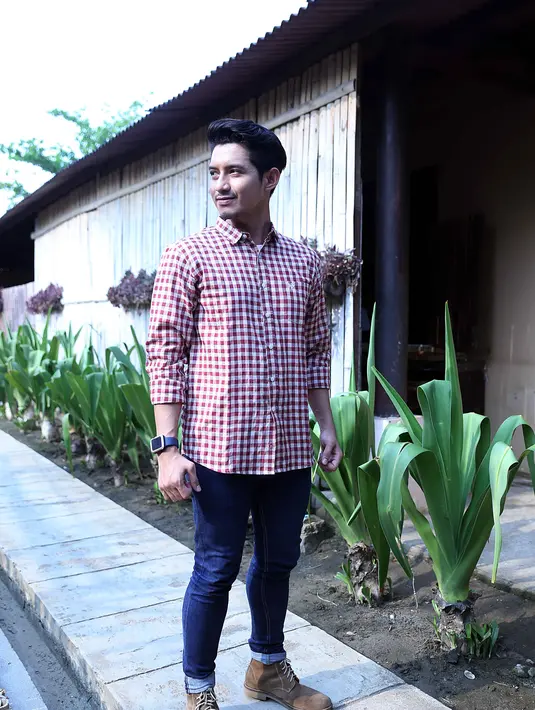 "Dulu ada pengalaman lucu, saya bikin lomba makan kerupuk kulit tanpa minum, dan dikomplain sama ibu-ibu, acara buat anak kecil, aku dibilang gila," tutur Chand. (Nurwahyunan/Bintang.com)