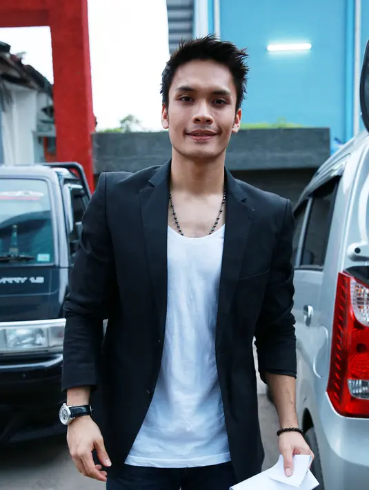 Randy Pangalila juga menceritakan mengenai konsep pernikahannya kelak. Baginya dan sang kekasih, Michella Putri, pernikahan yang akan digelar nanti hanya untuk dihadiri para keluarga saja. (Deki Prayoga/Bintang.com)