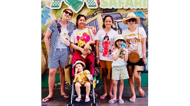 6 Momen Manis Ussy-Andika Pratama dengan Anak Angkat, Tak Ada Sekat
