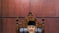 Ketua Majelis Kehormatan Mahkamah Konstitusi (MKMK) Jimly Asshiddiqie memimpin jalannya sidang putusan dugaan pelanggaran etik terhadap hakim Mahkamah Konstitusi (MK) di Mahkamah Konstitusi, Jakarta, Selasa (7/11/2023). (Liputan6.com/Angga Yuniar)