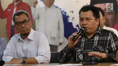 Direktur Hukum dan Advokasi TKN 01, Irfan Pulungan (kanan) memberi keterangan pers di Media Center Cemara Jakarta, Selasa (25/6/2019). Siaran Pers tersebut mengenai: Menyongsong Keputusan MK atas Sidang Sengketa Pilpres 27 Juni 2019. (Liputan6.com/Angga Yuniar)