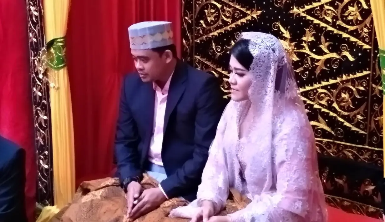 Putri Presiden Joko Widodo, Kahiyang Ayu resmi menyandang marga Siregar. Untuk menyempurnakan pernikahannya dengan Bobby Nasution, Kahiyang resmi menjadi Kahiyang Ayu Siregar. (Deki Prayoga/Bintang.com)