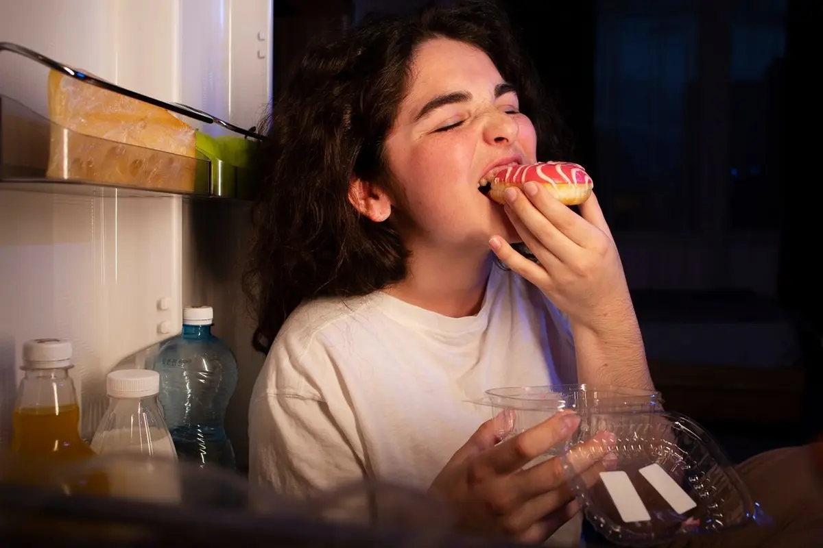 Suka Makan Malam? Coba 5 Tips Ini agar Berat Badan Tetap Terjaga