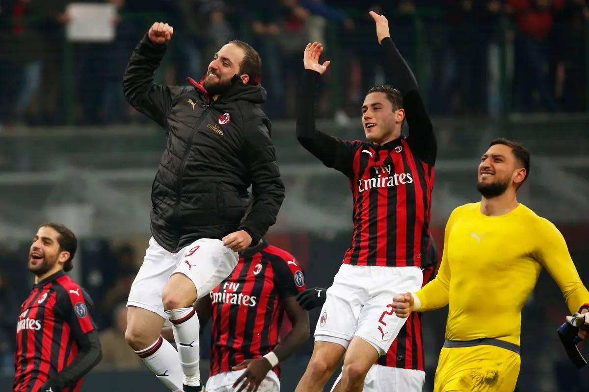 Selebrasi Higuain Usai AC Milan Taklukkan SPAL di San Siro