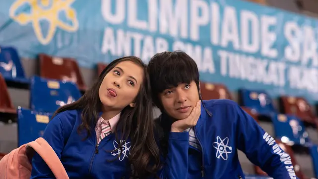 Angga Yunanda dan Adhisty Zara. (Foto: Dok. Falcon Pictures/ Starvision Plus)