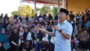 Lapangan Kecamatan Pomalaa Kab. Kolaka dipenuhi dengan antusias masyarakat yang menyambut kunjungan Andi Sumangerukka (ASR), calon gubernur Sulawesi Tenggara pada Minggu 15 September 2024. (Ist).