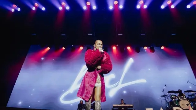 5 Gaya Outfit Bunga Citra Lestari Saat Manggung yang Curi Perhatian, Super Glamor dan Penuh Karisma