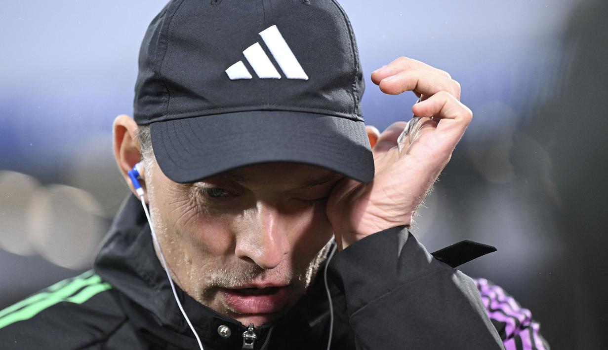 Nasib pelatih Bayern Munchen, Thomas Tuchel tengah di ujung tanduk imbas tiga kekalahan beruntun yang diderita dalam tiga laga terakhir di semua kompetisi. Bayern Munchen pun harus siap-siap tanpa gelar pada musim 2023/2024. Sosok paling bertanggung jawab atas hasil minor Die Rotten tak lain adalah pelatih Thomas Tuchel. Kabarnya, beberapa nama pelatih telah masuk radar manajemen Bayern Munchen untuk menggantikannya. Seperti 4 pelatih berikut ini. (AFP/Ina Fassbender)