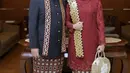 Sekretaris Kabinet Republik Indonesia, Pramono Anung mengenakan pakaian adat Lampung. [Instagram/@sekretariat.kabinet]
