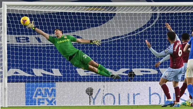 Foto Copa America: Aksi Garang Emiliano Martinez yang dapat Pujian dari Lionel Messi Bersama Argentina di Copa America 2021