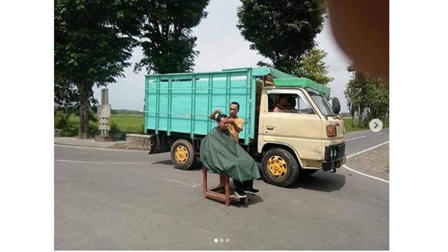 Kelakuan Nyeleneh di Jalan Raya