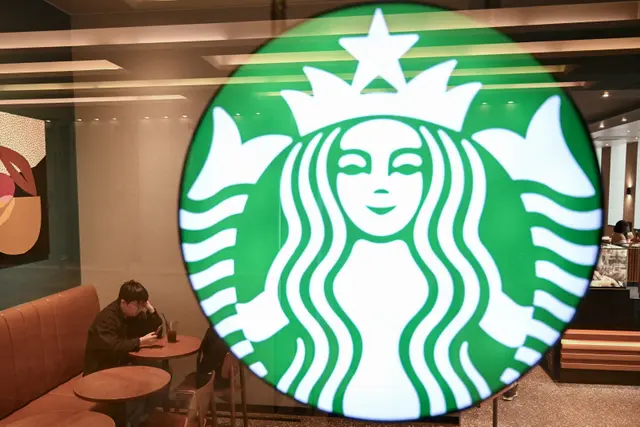 1. Starbucks: Minuman Hemat untuk Rayakan Ulang Tahun Jakarta
