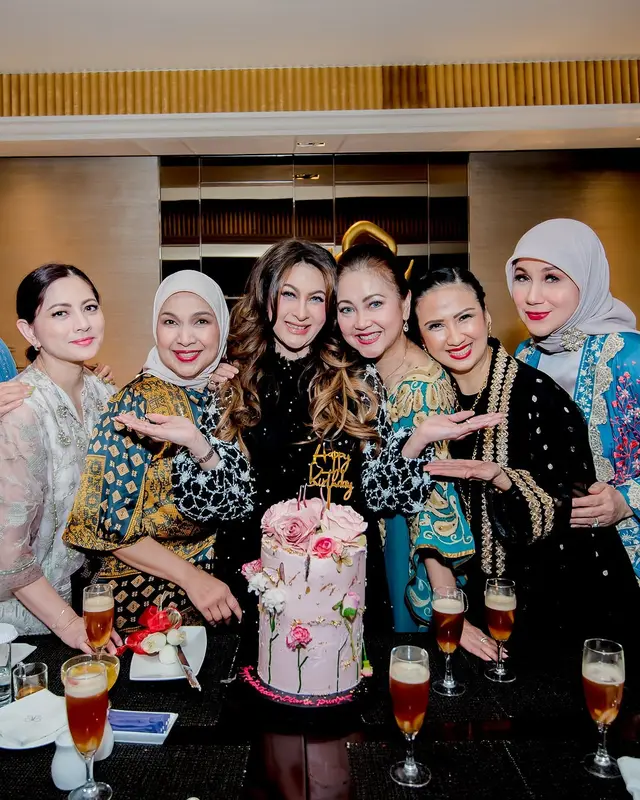 6 Potret Diana Pungky rayakan ultah ke-51 bareng artis senior, bikin netizen nostalgia era 90-an