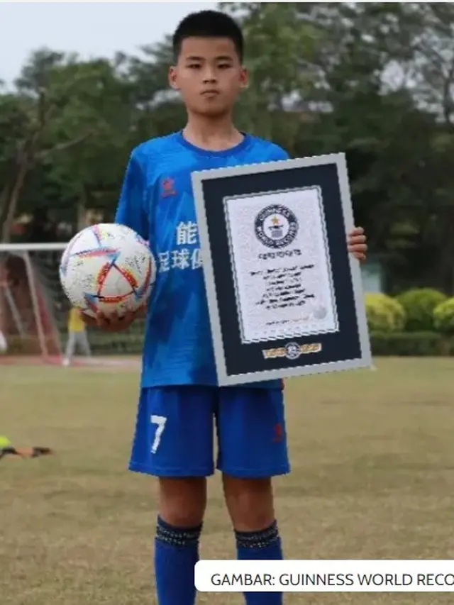 Aksi Bocah 10 Tahun Ini Pecahkan Rekor Dunia, Tendang Bola 8.147 Kali dalam 1 Jam