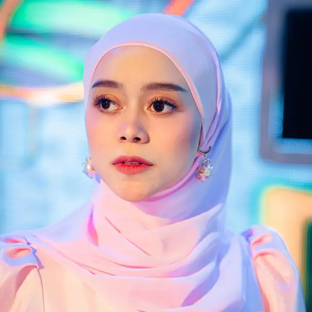 Penampilannya Selalu Stylish, 6 Gaya Hijab Lesty Kejora Ini Pernah Jadi Sorotan