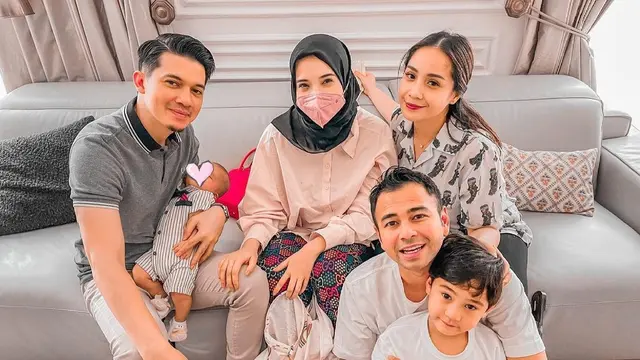 6 Potret Kedekatan Keluarga Zaskia Sungkar dan Nagita Slavina, Penuh Kehangatan