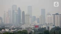 Pemandangan gedung bertingkat yang diselimuti polusi udara di Jakarta, Kamis (31/8/2023). (Liputan6.com/Faizal Fanani)