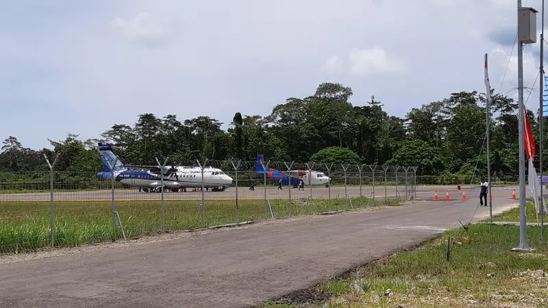 Bandara Kufar, terletak di tengah hutan di Kabupaten Seram Bagian Timur, Maluku. Merdeka.com/Yayu Agustini