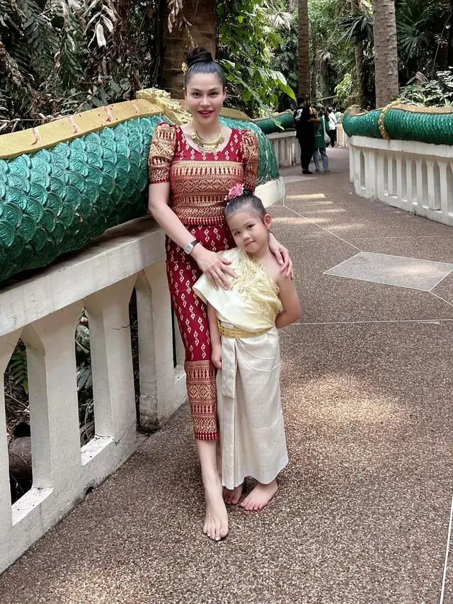 7 Potret DJ Katty Butterfly Pulang Kampung ke Thailand, Seru Liburan Bareng Keluarga