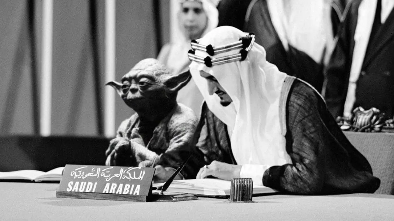 Master Yoda dan Raja Faisal dari Arab Saudi. Foto kreasi seniman Abdullah al-Shehri itu tercetak secara tak sengaja dalam buku teks sejarah di Saudi. (dokumen pribadi Abdullah al-Shehri)