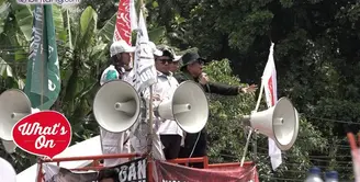 Suasana Demo Massa FPI dan Massa Pro Ahok yang Hampir Ricuh 