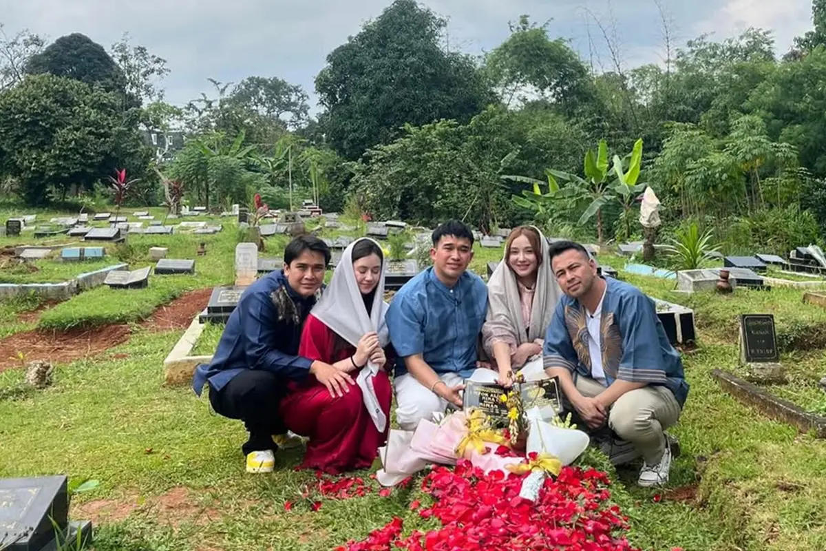 10 Potret Artis Ziarah Makam Jelang Ramadhan 2026, Raffi Ahmad hingga Indro Warkop