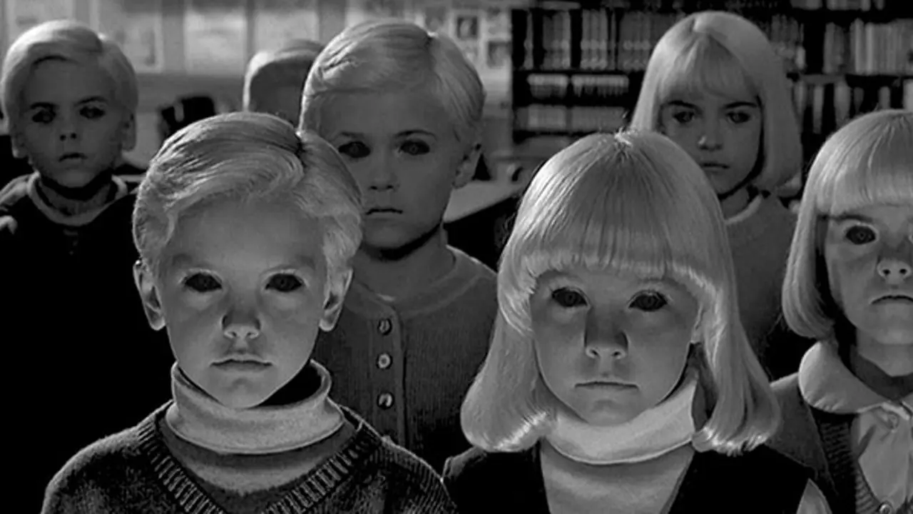 10 Penampakan Misterus Sosok Bocah Bermata Hitam, Hantu?