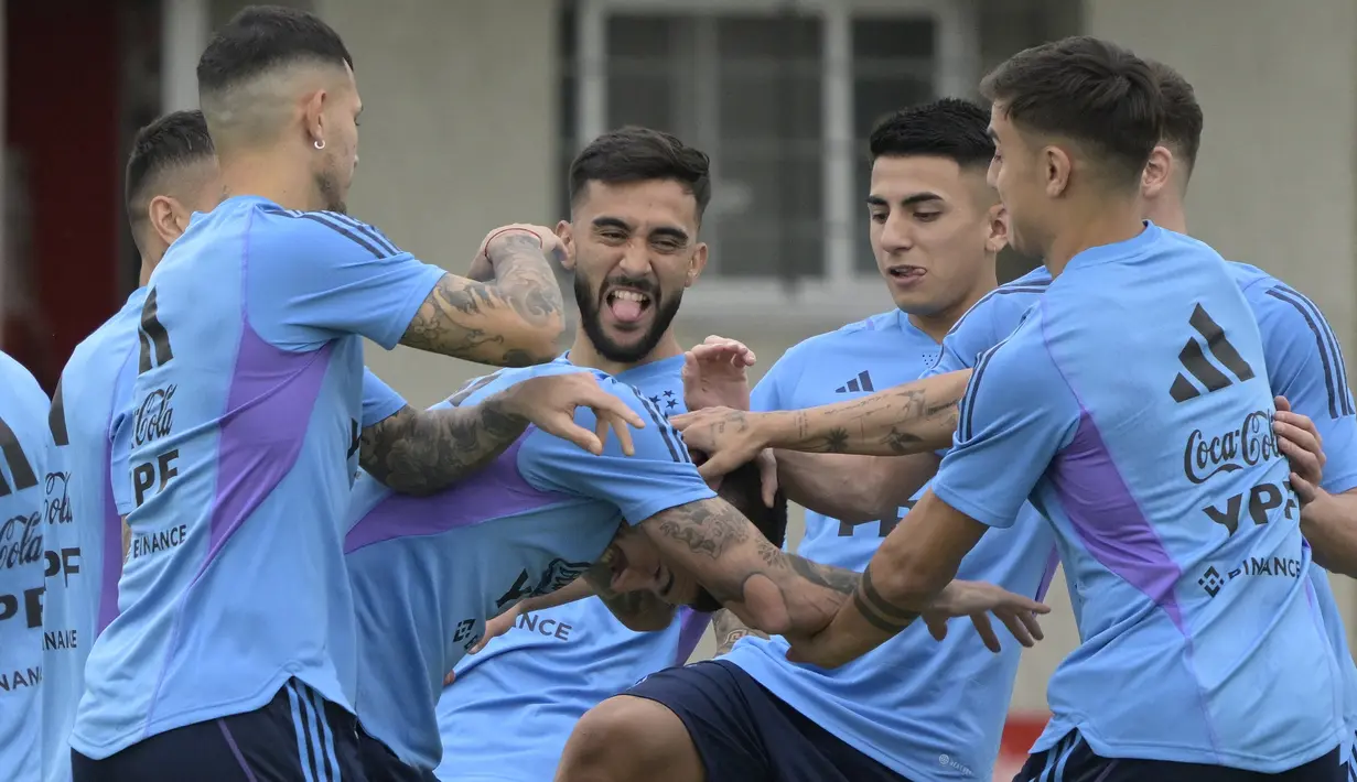 Ini juga menjadi pertandingan pertama La Albiceleste usai jadi kampium Piala Dunia 2022 kemarin. (Photo by JUAN MABROMATA / AFP)