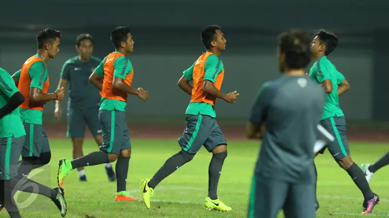 20170404- Timnas Indonesia U-22 Jajal Stadion Patriot-Bekasi- Helmi Fithriansyah