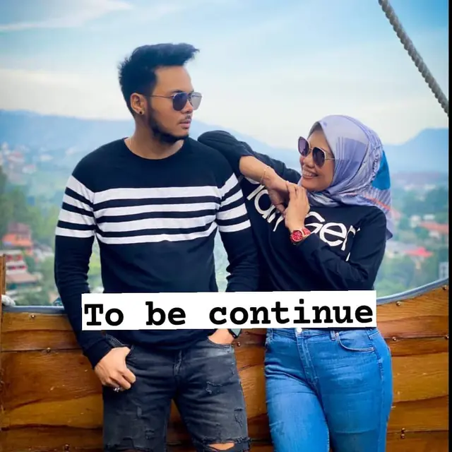 Pamer Cincin, Ini 6 Potret Kebersamaan Elly Sugigi dan Kekasih Baru