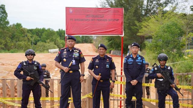 Kementerian Kelautan dan Perikanan (KKP) menutup proyek reklamasi tak berizin di Batam, Kepulauan Riau. Tadinya, lahan ini bakal dibangun kawasan pemukiman dan penunjang lainnya.