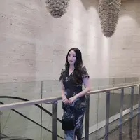 Bukan hanya paras cantiknya, namun juga gaya semi formal yang ia pilih yang simple, modern, dan tetap mencerminkan keanggunan khas Wilona. [@natashawilona12].