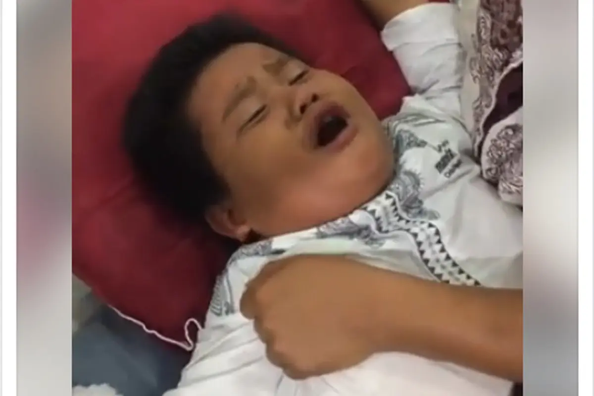 Nangis Waktu Disunat, Bocah Ini Malah Buat Jutaan Netizen Ketawa