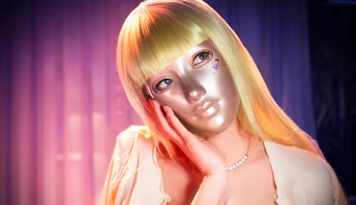 Mask Girl. (Netflix)