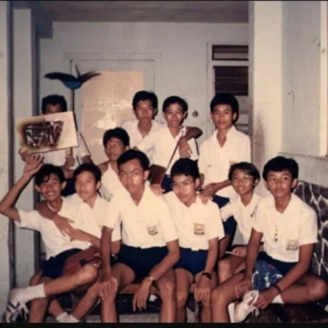 6 Foto Lawas Anak SMP Zaman Dulu, Beda Banget Sama Sekarang