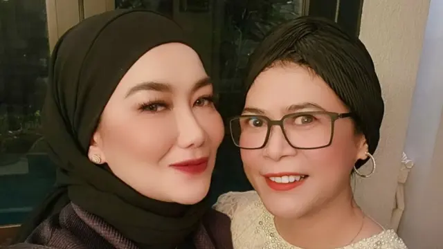 Potret Reza Artamevia rayakan lebaran bersama keluarga mendiang Adjie Massaid (Sumber: Instagram/@rezaartameviaofficial)