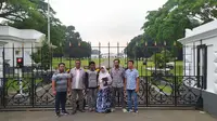 Warga Banyuwangi datangi Istana Bogor mengadu nasib.  (Achmad Sudarno/Liputan6.com)