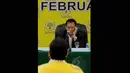 Ketua Majelis Hakim Mahkamah Partai Golkar Muladi (kanan) bersama anggota majelis hakim Andi Mattalata mendengarkan keterangan saksi saat sidang Mahkamah Partai Golkar di Kantor DPP Partai Golkar, Jakarta, Rabu (25/2/2015). (Liputan6.com/Andrian M Tunay)