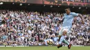 Pemain Manchester City, Gabriel Jesus mencetak dua gol saat timnya melawan Stoke City pada pekan kedelapan Premier League di Etihad Stadium, Manchester, (14/10/2017). Manchester City menang 7-2. (AFP/Oli Scarff)