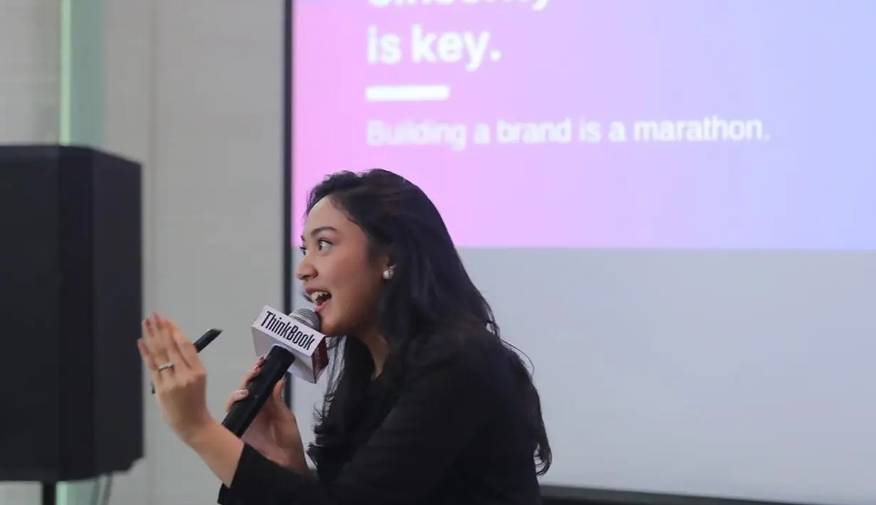 Putri Tanjung (Instagram/putri_tanjung)