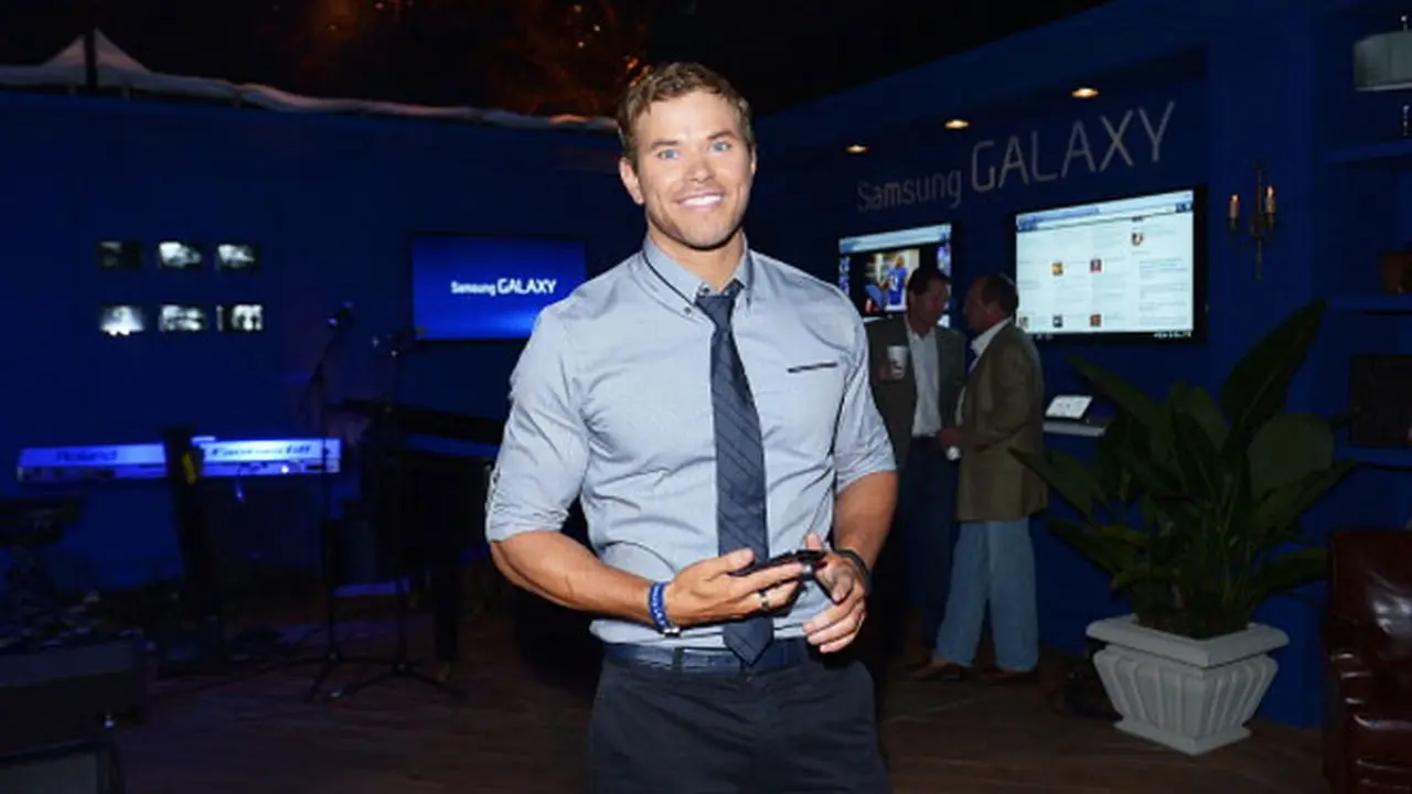 kellan-lutz-131129b.jpg
