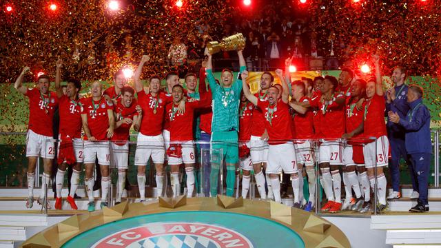 FOTO: Robert Lewandowski 2 Gol, Bayern Munchen Sabet DFB Pokal