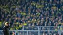 Juergen Klopp tampak cemas lantaran anak asuhnya belum bisa memenangkan laga (REUTERS/Wolfgang Rattay)