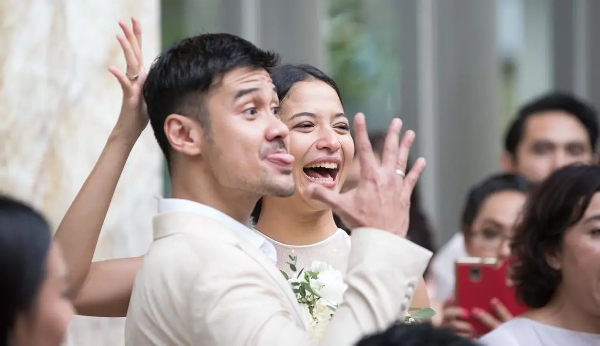 Melalui akun Instagram-nya, Chicco Jerikho mengunggah beberapa potret kebersamaannya dengan Putri Marino. (Foto: instagram.com/chicco.jerikho)