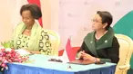 Menteri Luar Negeri RI Retno Marsudi dan Menteri Hubungan Kerjasama Internasional Afrika Selatan Maite Nkoana Mashabane. Menandatangani M-O-U di sejumlah bidang, menurut Retno, kerjasama tersebut dipandang penting karena Indonesia dan Afrika Selatan ...