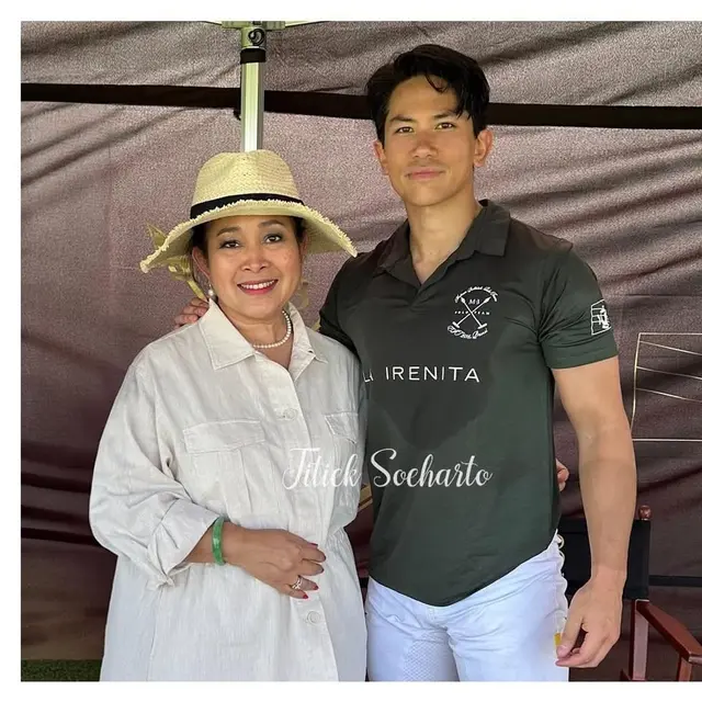 Model Gelang Hijau Titiek Soeharto (Foto: Instagram @titieksoeharto)