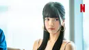 Potongan gambar yang baru dirilis menampilkan Suzy, yang dengan sempurna berubah menjadi Lee Doona yang menawan,