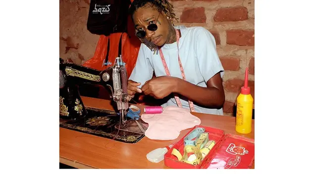 6 Editan Foto Wiz Khalifa Jika Tinggal di Indonesia Ini Bikin Ngakak
